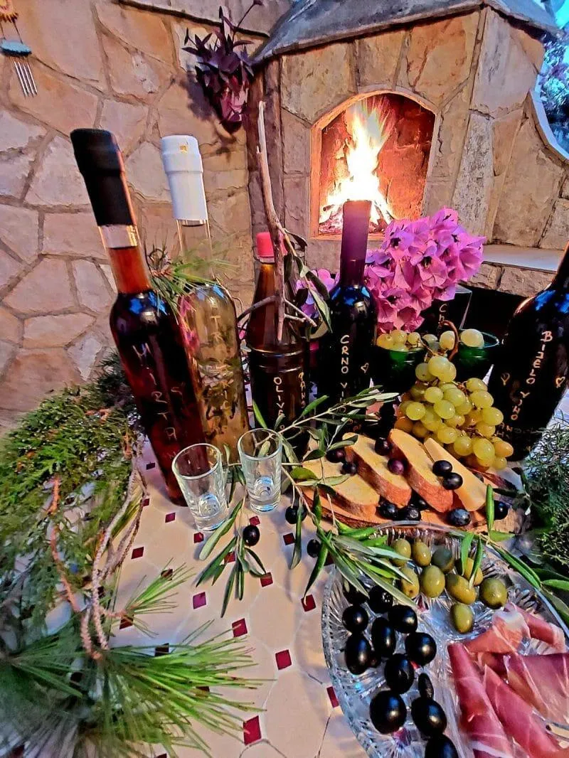 Apartment Comfort — Table with local food and wine