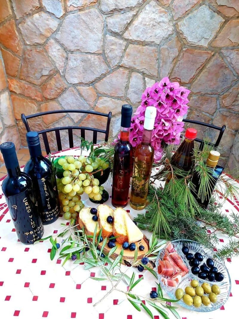 Apartment Comfort — Table with local food and wine