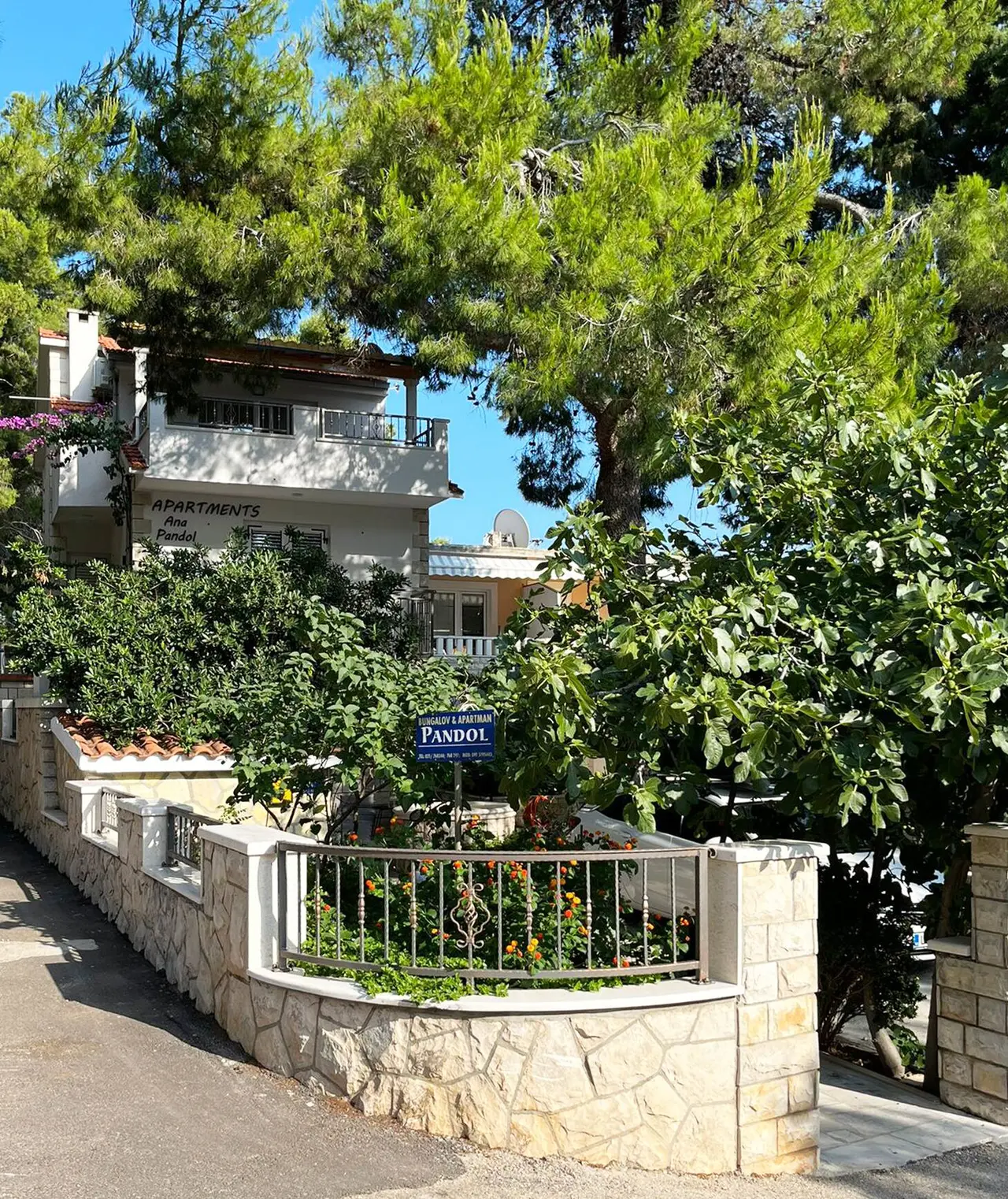 Ana Pandol Apartments, Ivan Dolac
